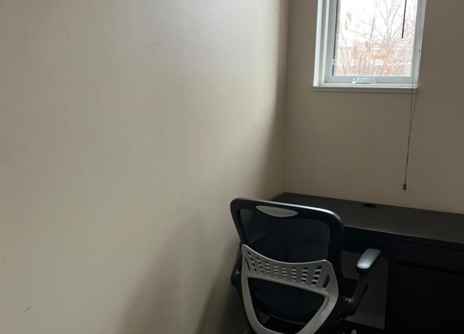 Warm Minimalist Bedroom + Free Parking オタワ 0*,  カナダ